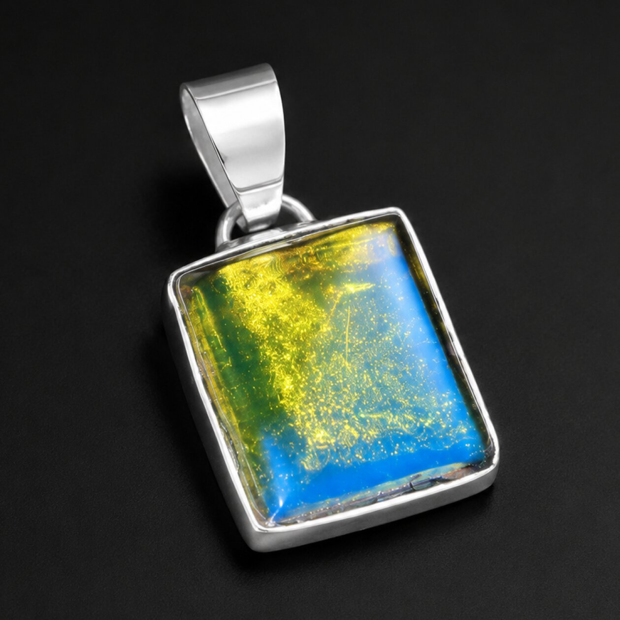 Distinctive Clear Green Blue 925 Sterling Silver Dominican Amber Pendant 26mm