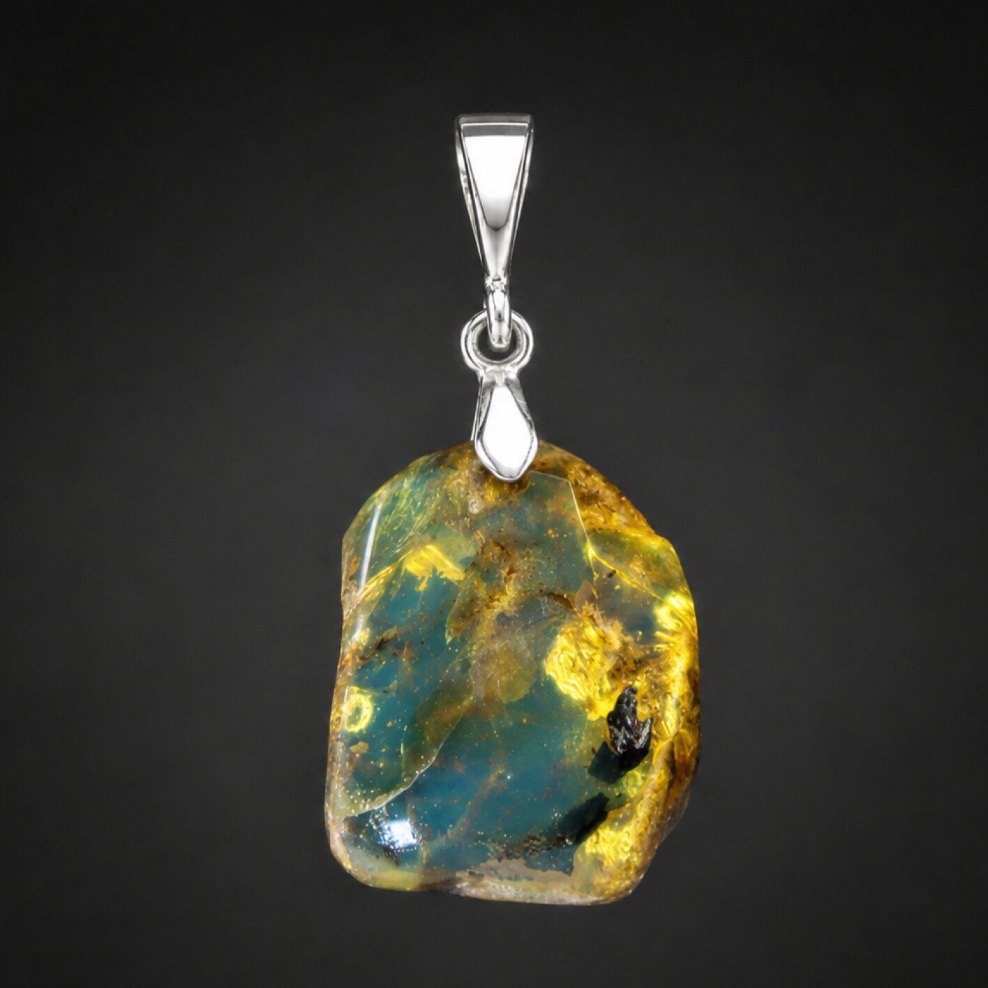 Expertly Crafted Clear Royal Blue 925 Sterling Silver Dominican Amber Pendant 32