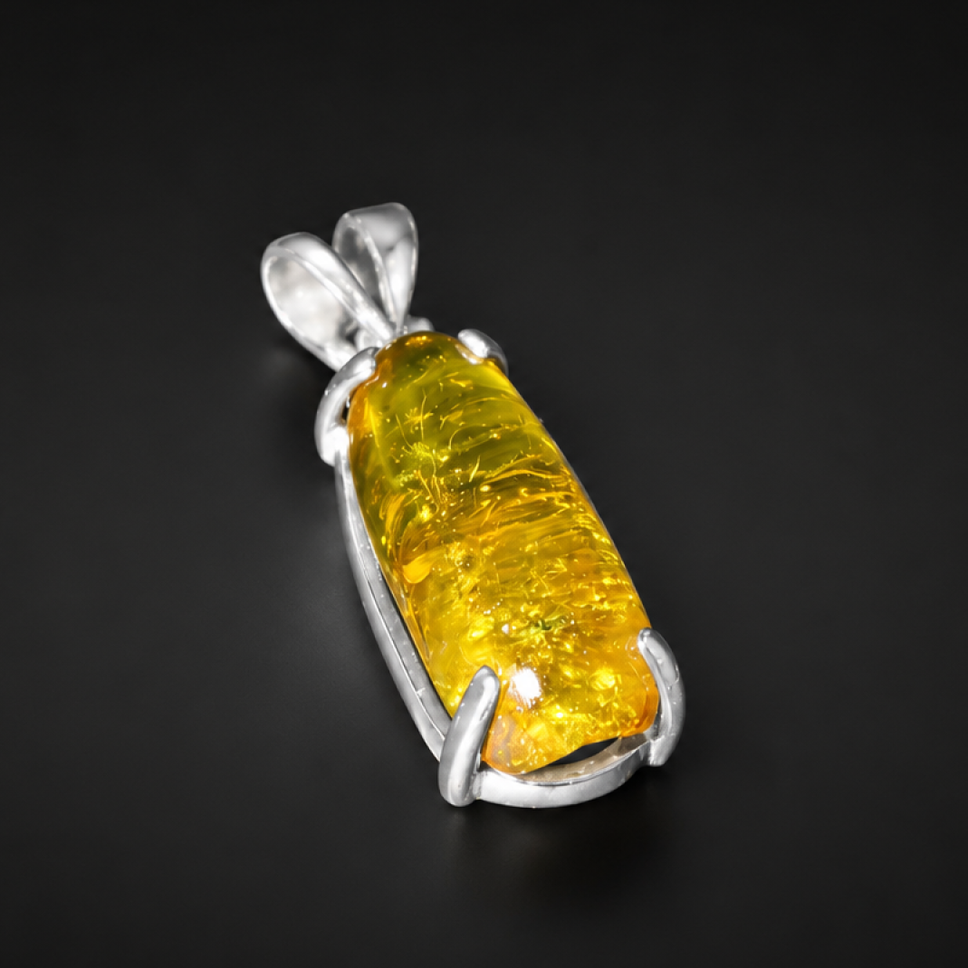 small gnat Inclusion Clear yellow Natural Dominican Amber oval 925 Pendant 34 mm