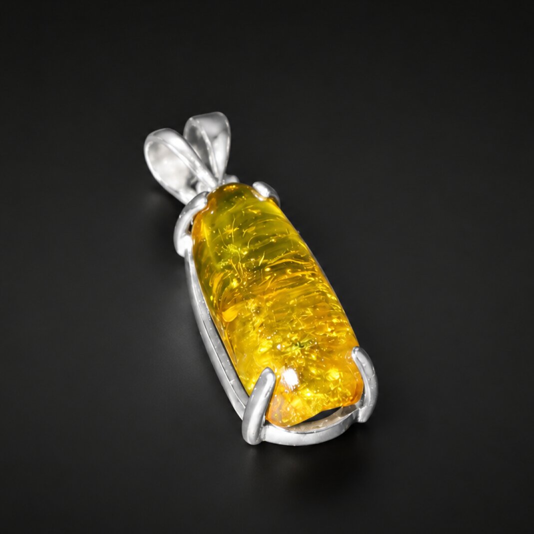 small gnat Inclusion Clear yellow Natural Dominican Amber oval 925 Pendant 34 mm
