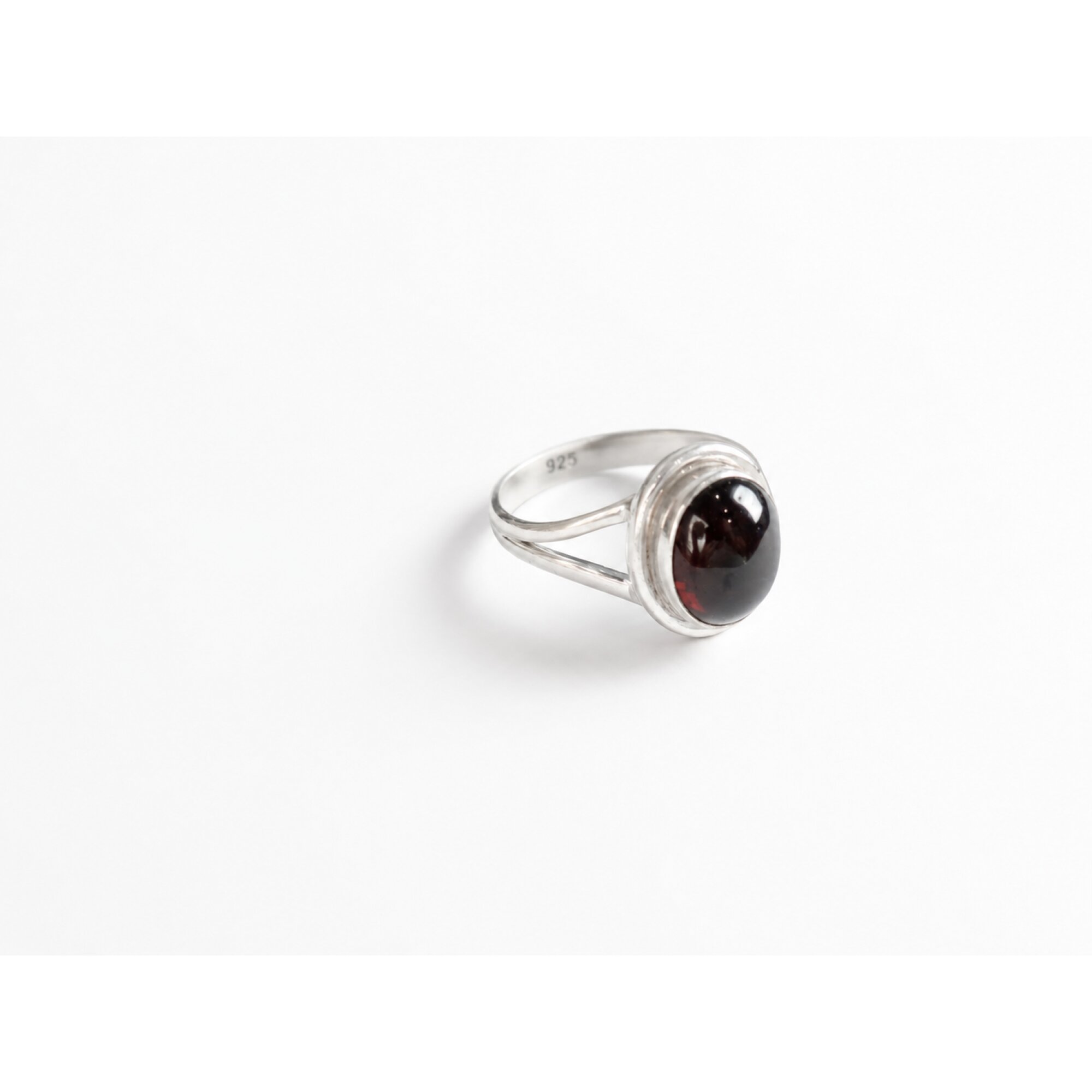 Clear Vine Red Garnet oval 925 Sterling Silver Ring Size 8.25 – photo 2