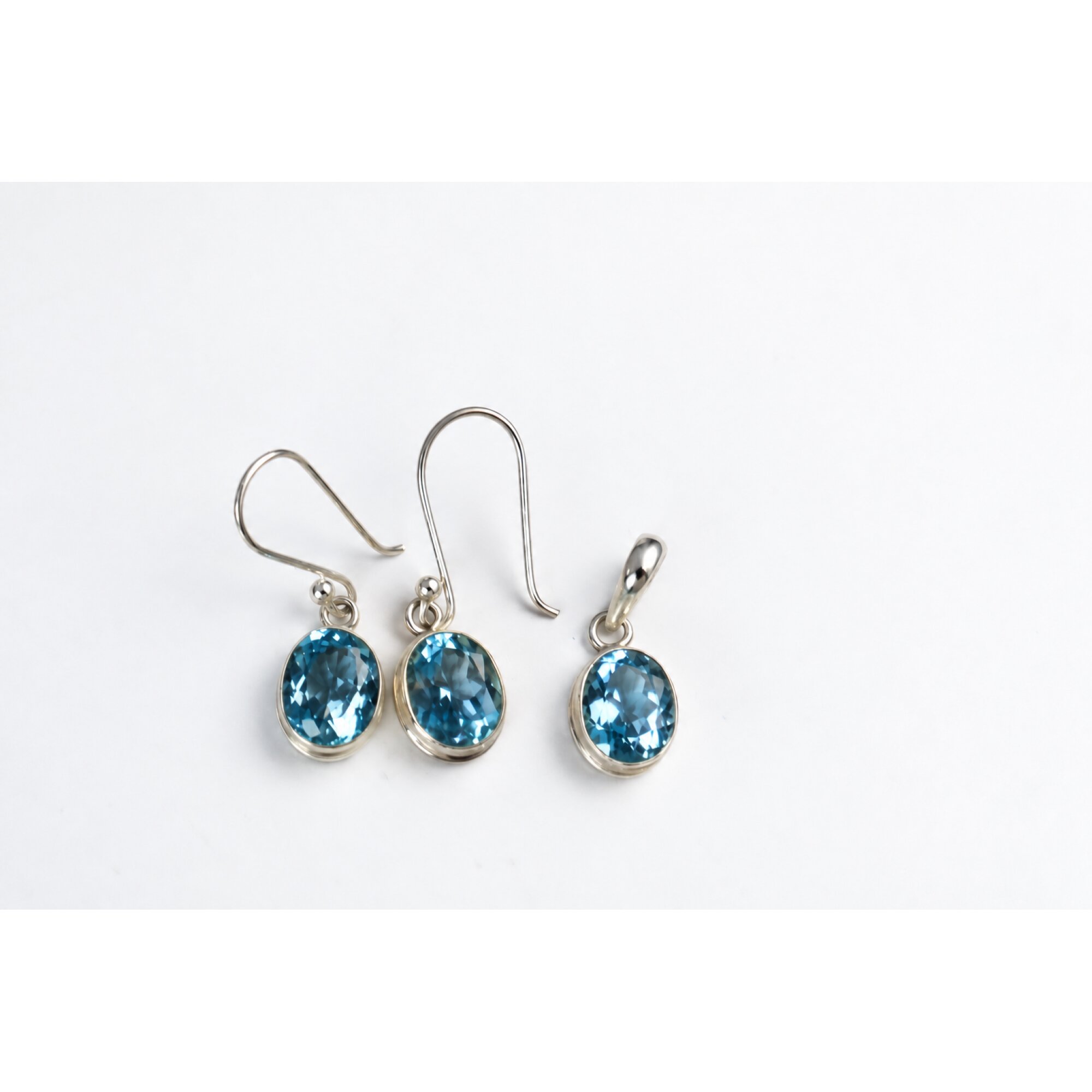 Clear swiss blue topaz oval 925 Sterling Silver Earrings 32 mm – photo 3