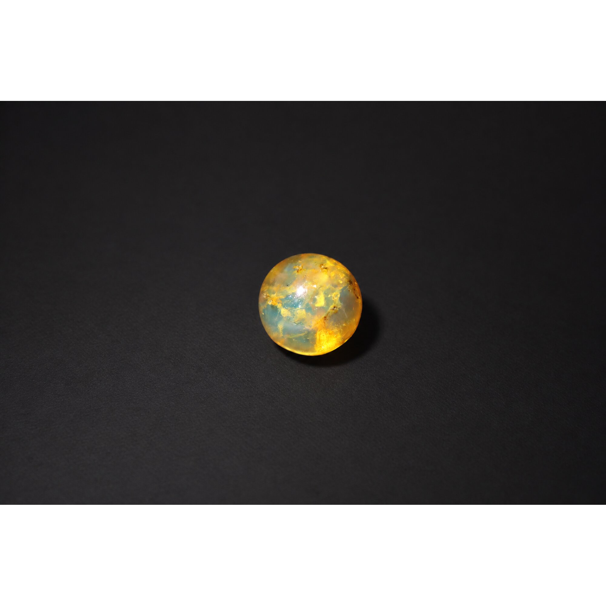 Untreated yellow blue Dominican amber sphere/ball 17.5mm – photo 8