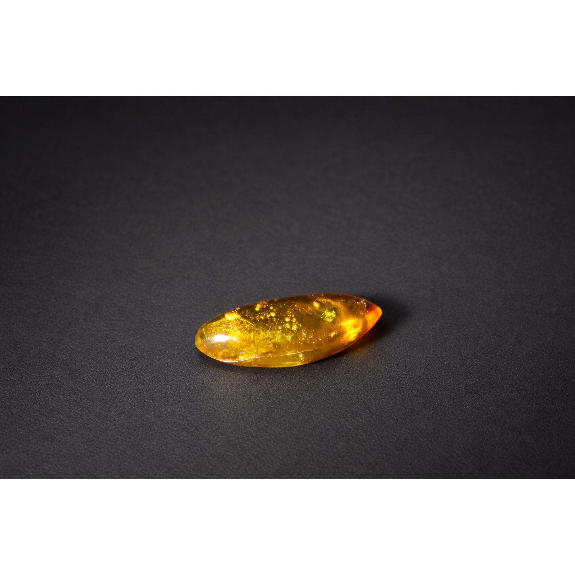 Real yellow Dominican amber true bug stone 25mm – photo 2
