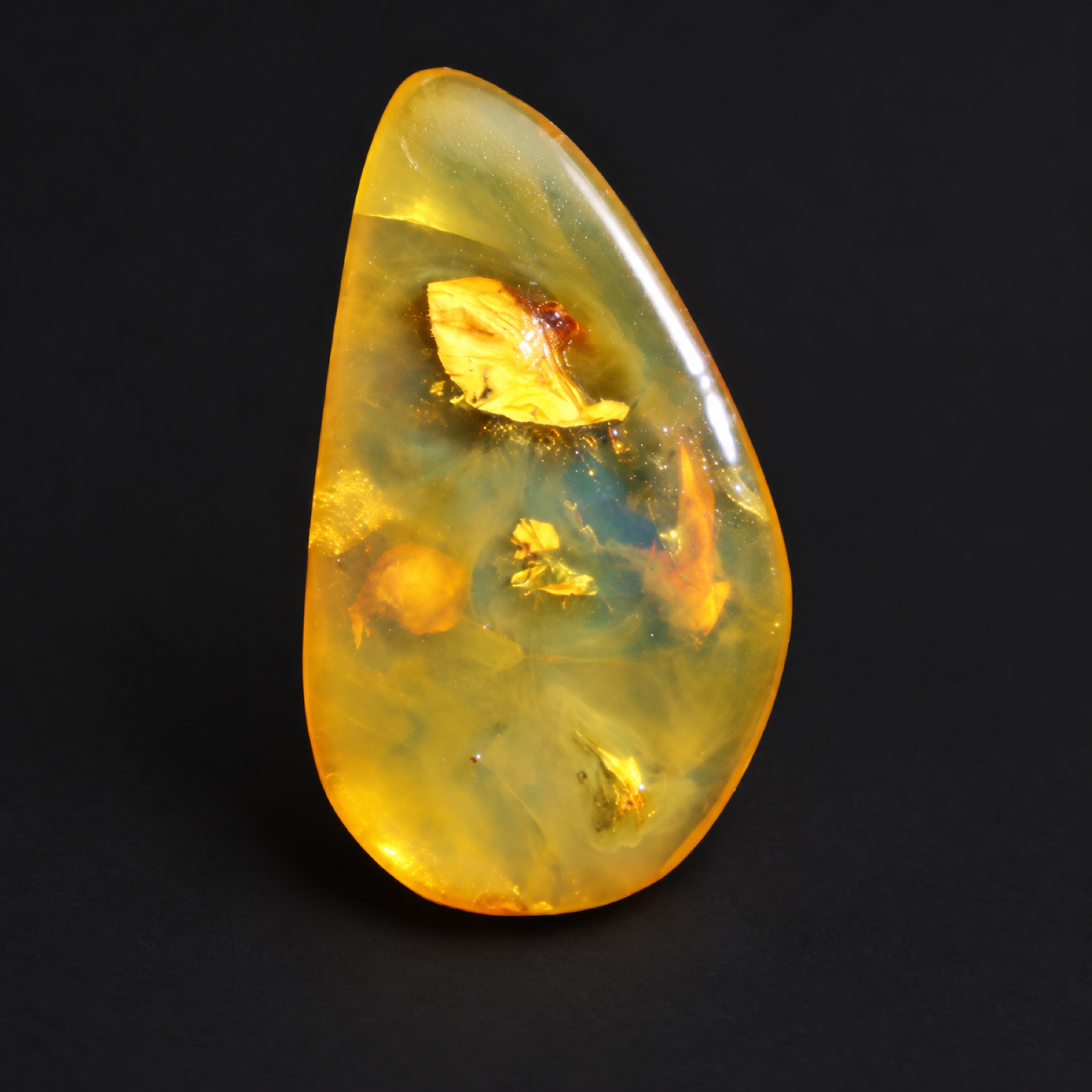Natural green yellow polished Dominican amber – photo 3
