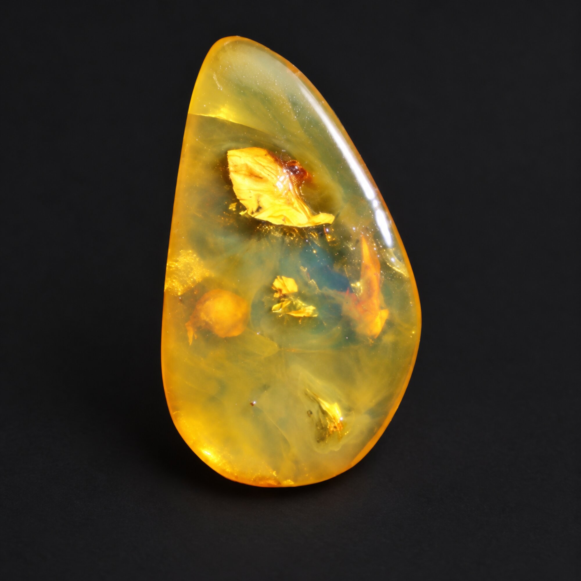 Natural green yellow polished Dominican amber – photo 3