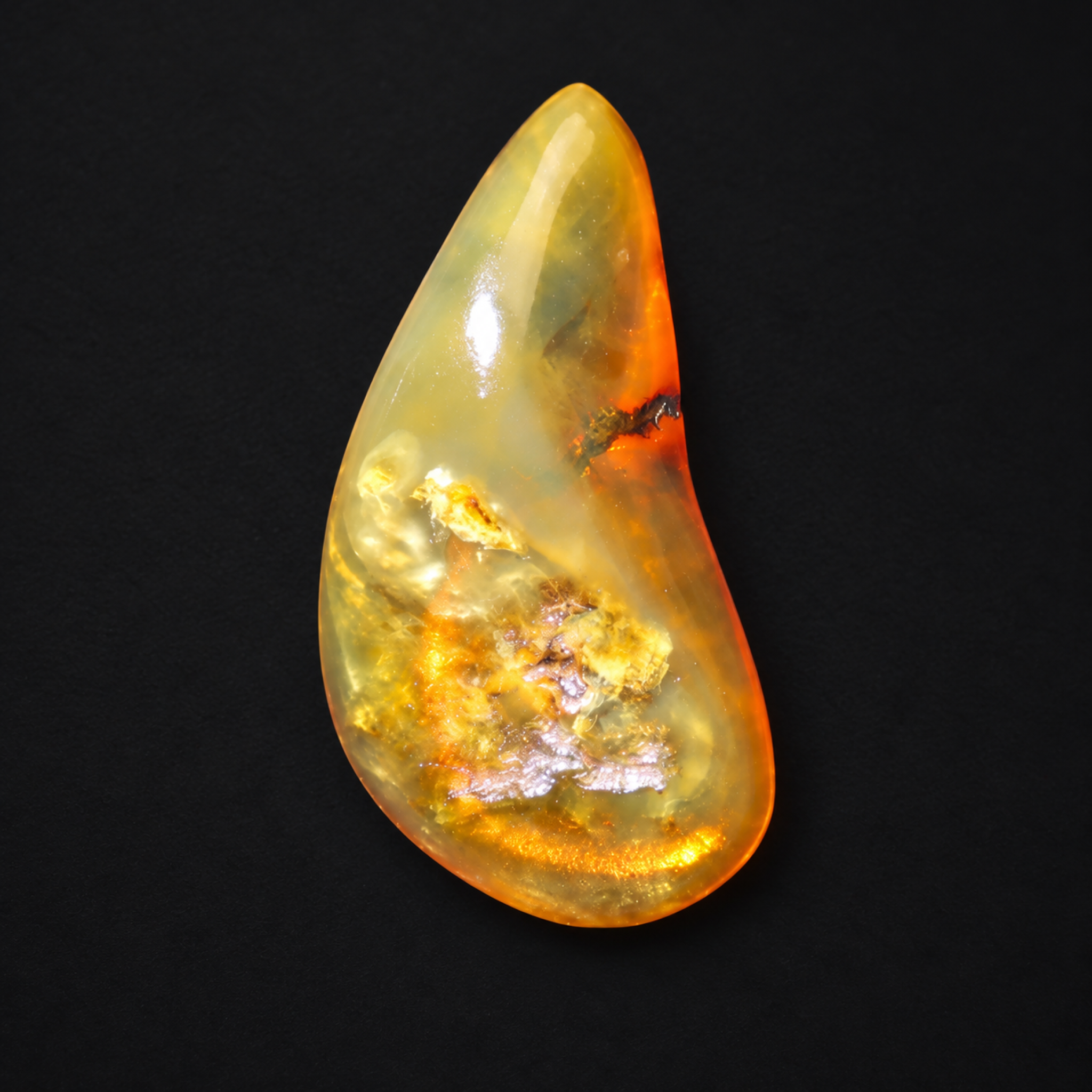 Natural yellow green polished Dominican amber – photo 3