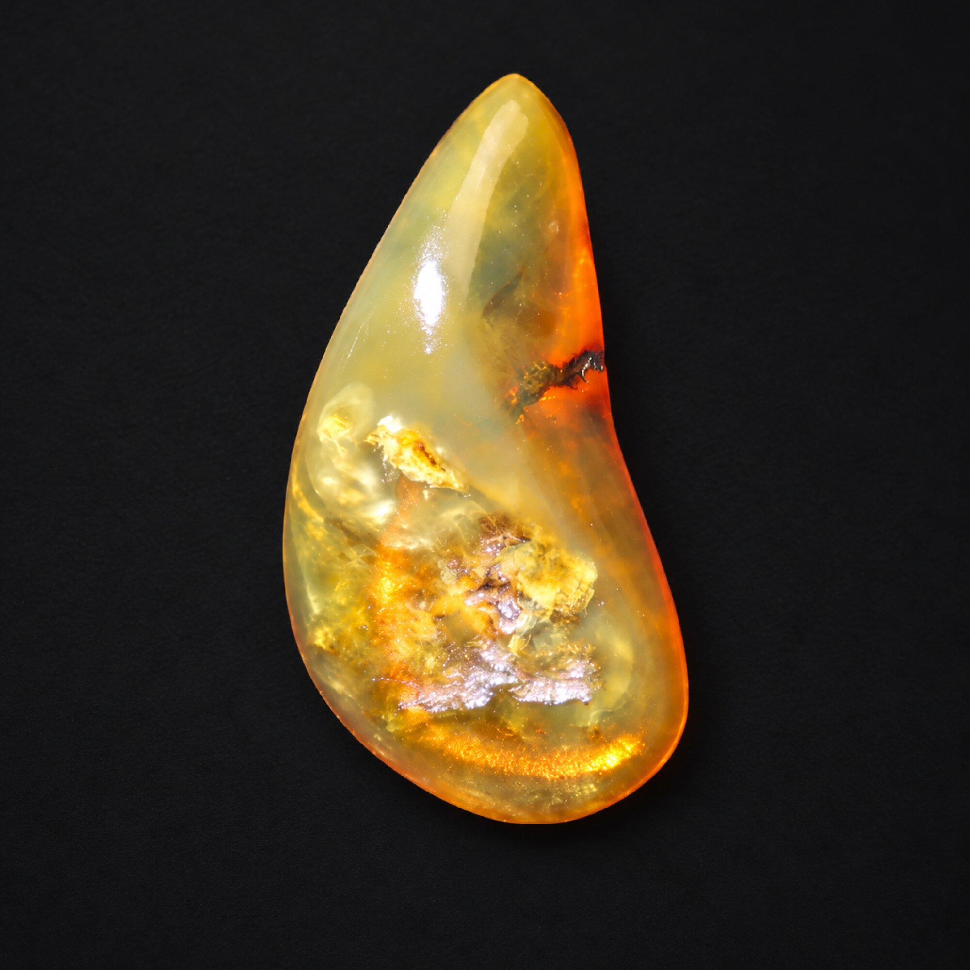 Natural yellow green polished Dominican amber – photo 3