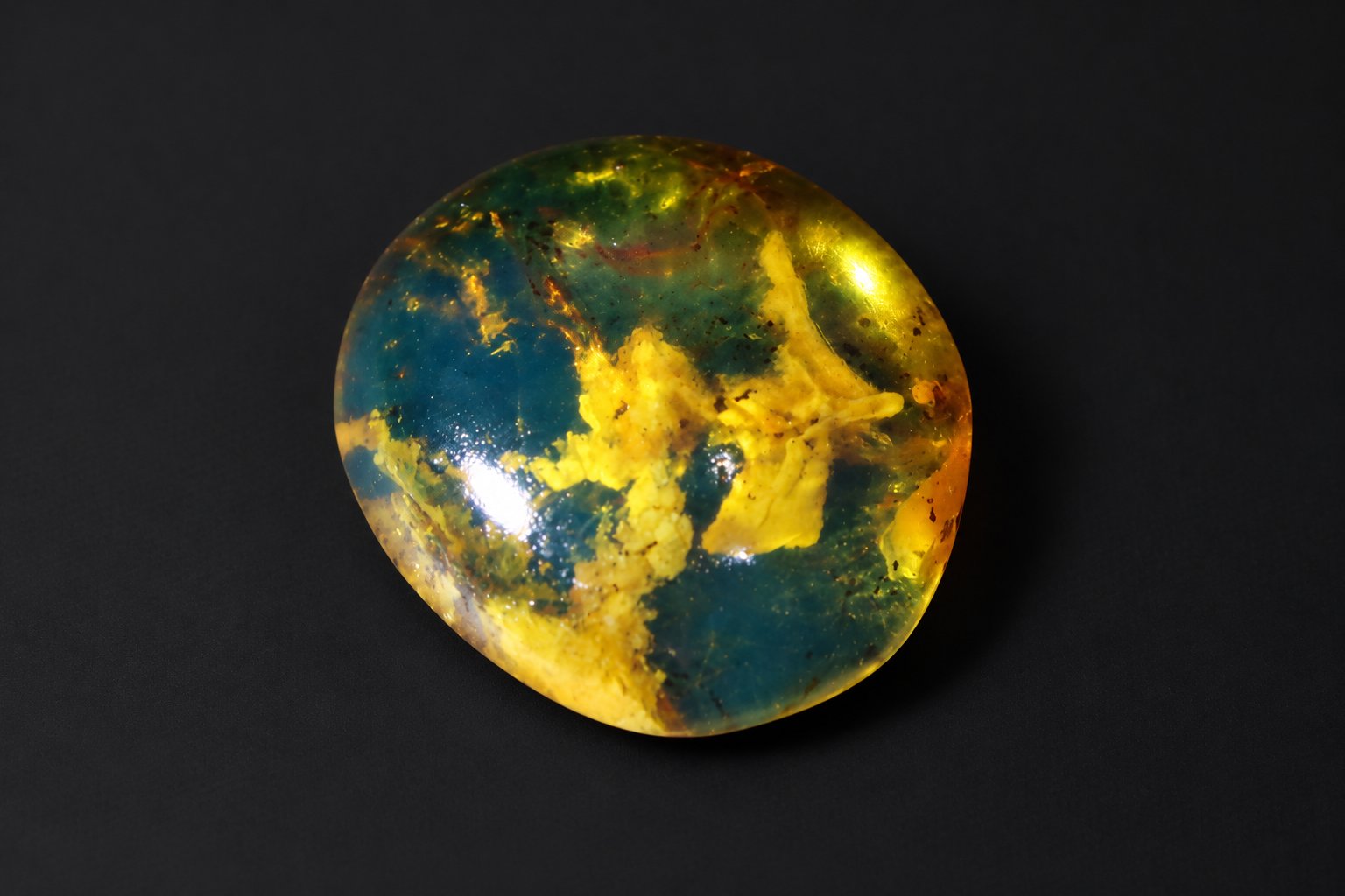 Authentic deep blue Dominican amber cabochon – photo 2