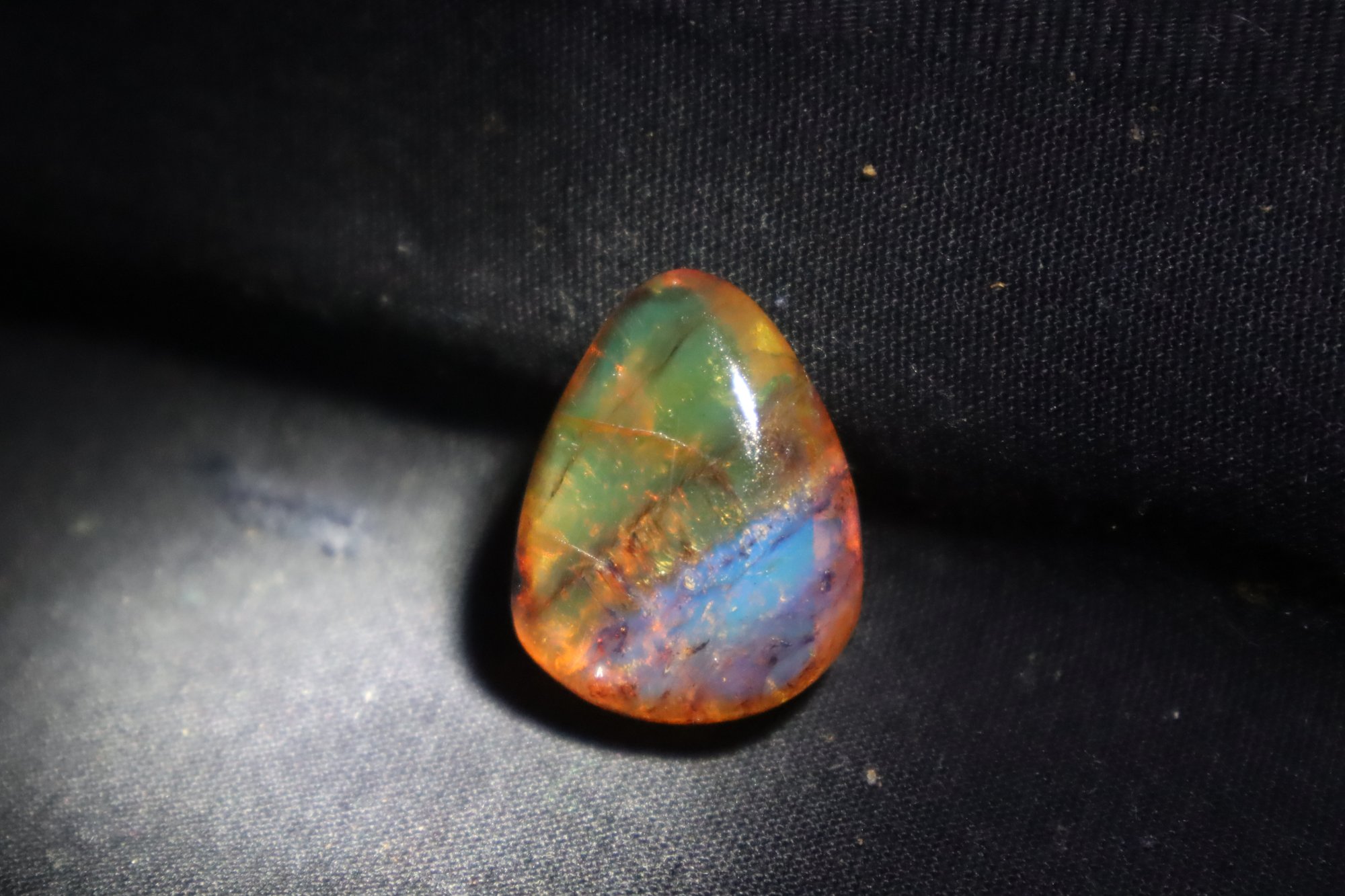 Genuine pink blue polished Dominican amber 28mm – photo 10