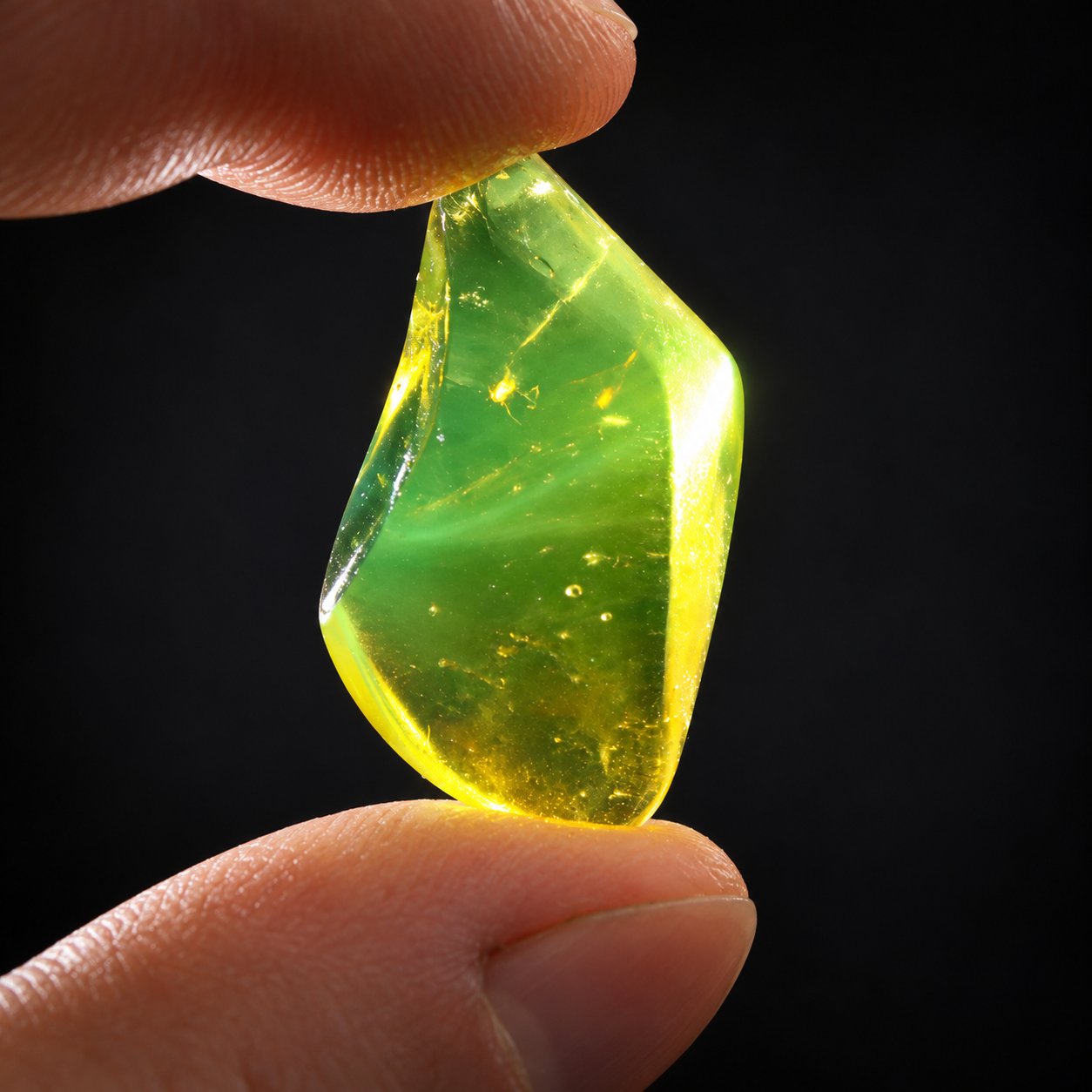 Real olive green polished Dominican amber 35mm – photo 6