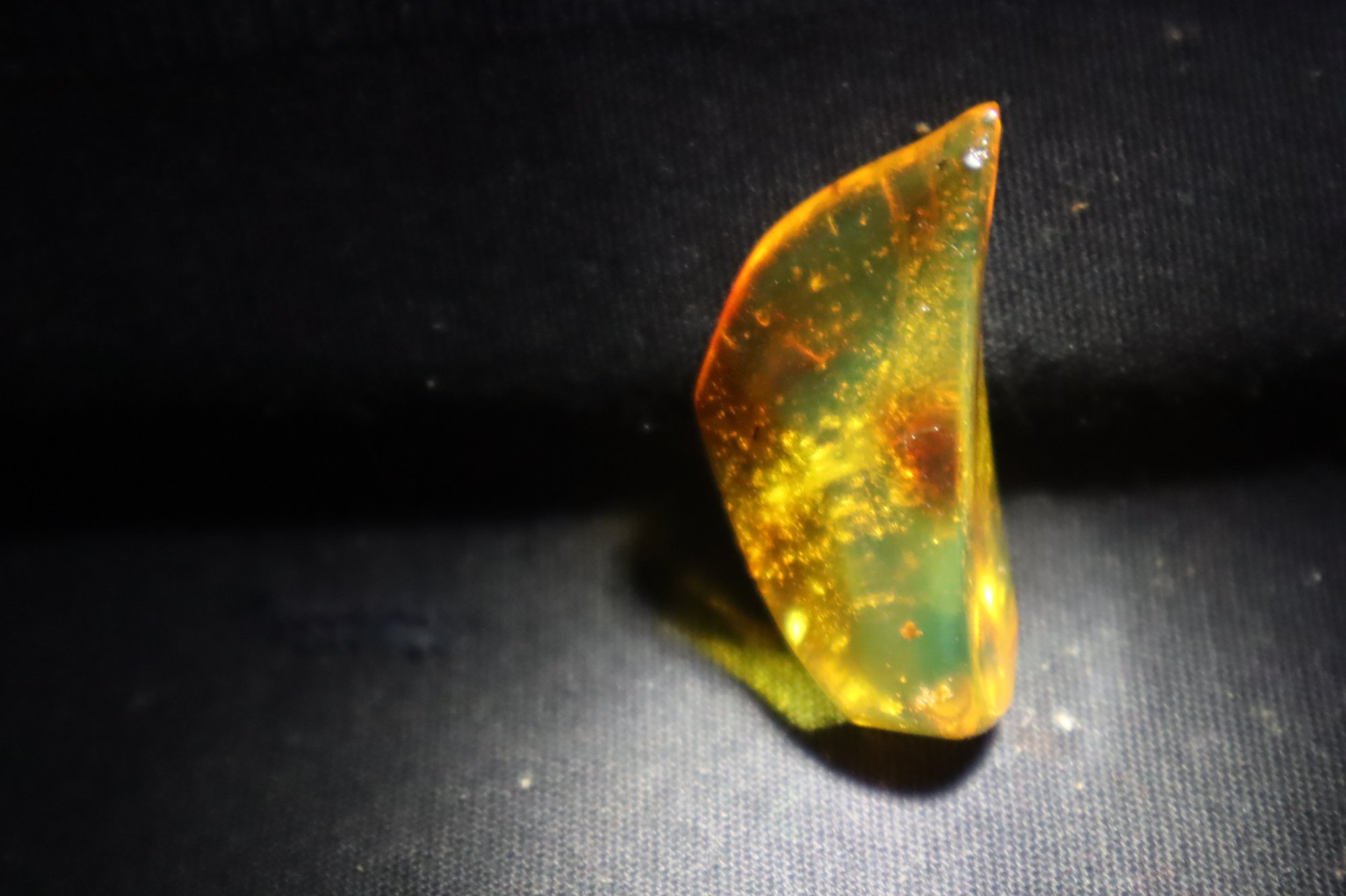 Real orange green polished Dominican amber 39mm – photo 8