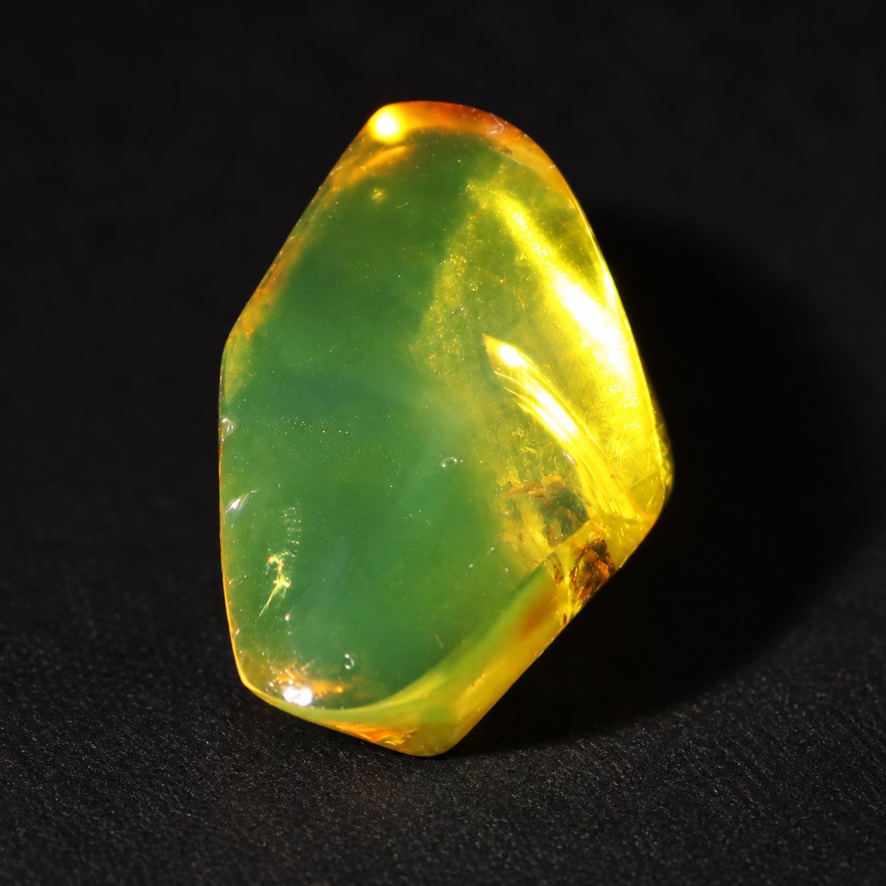 Genuine yellow green polished Dominican amber 31mm