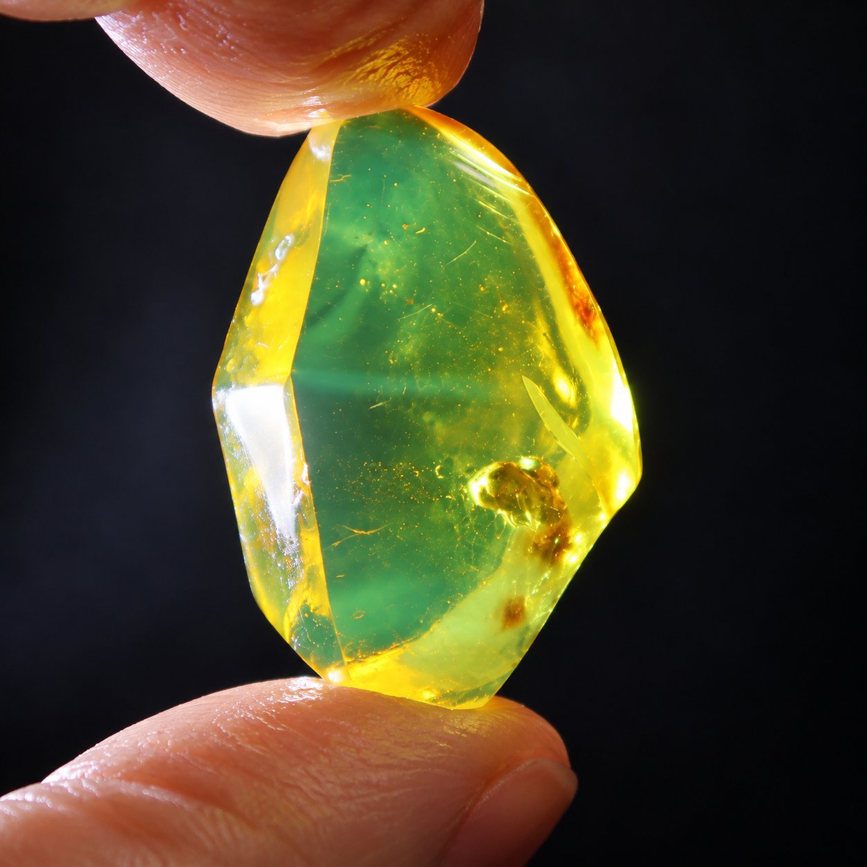 Genuine yellow green polished Dominican amber 31mm – photo 11