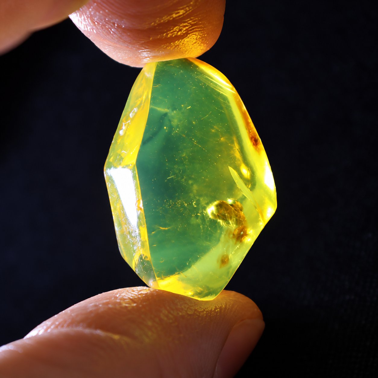 Genuine yellow green polished Dominican amber 31mm – photo 12