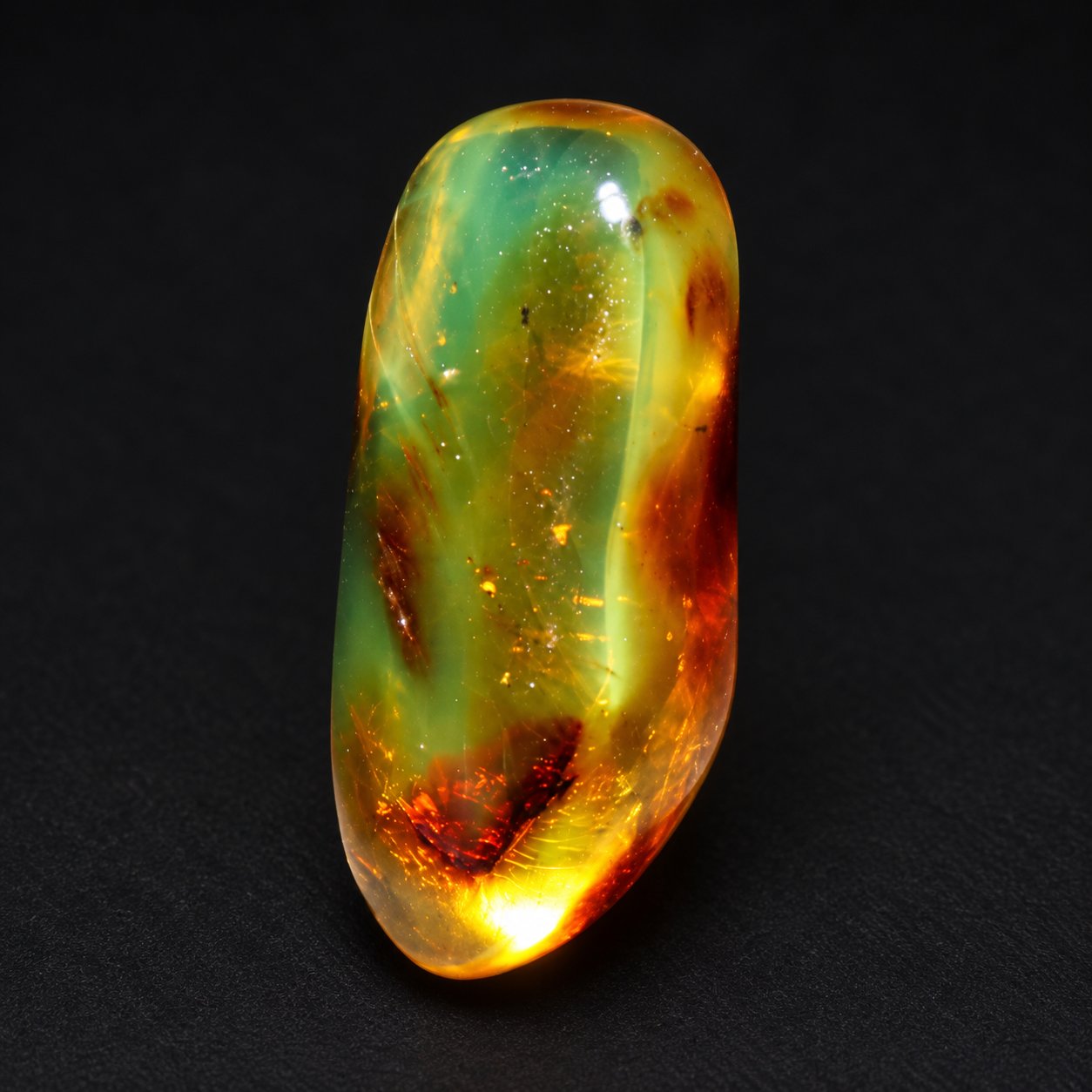 Real dark green polished Dominican amber 35mm – photo 12