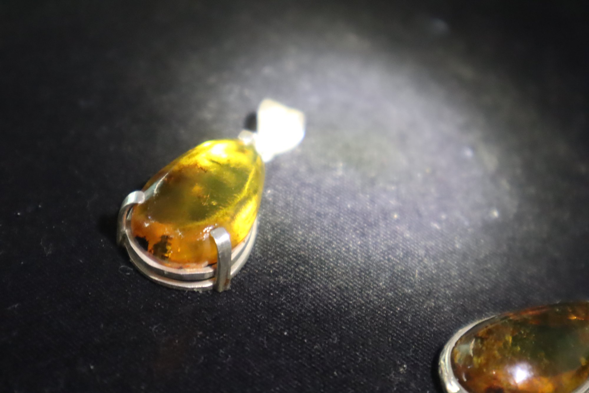 Handcrafted dark green Dominican amber sterling silver pendant 4.5g – photo 5