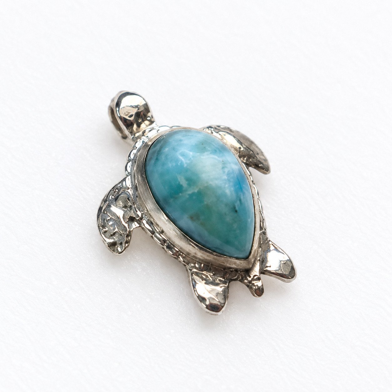 Skilled craftsmanship sky blue Dominican Larimar sterling silver pendant 5.7g