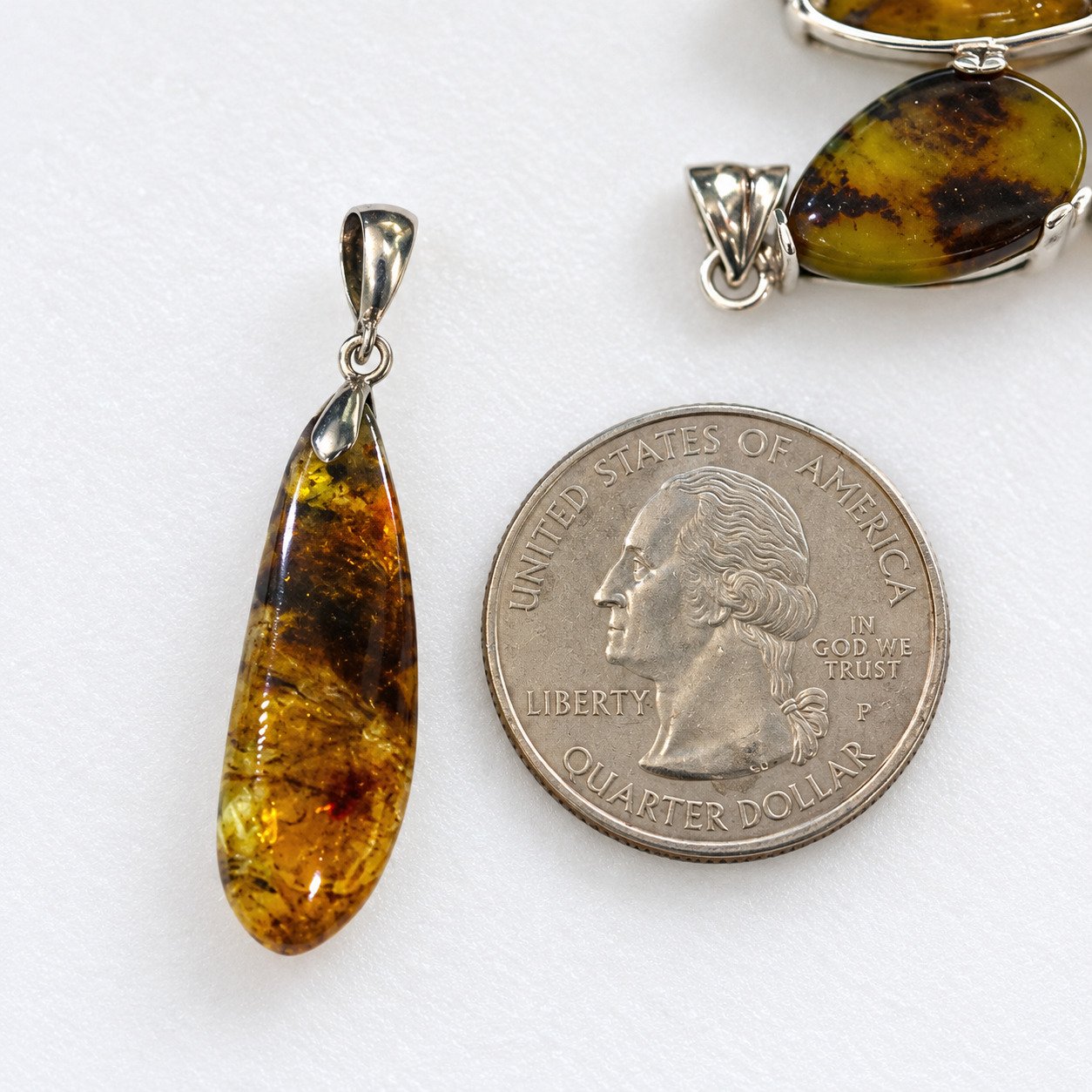 Organic beauty orange blue Dominican amber sterling silver pendant 1.1g – photo 3