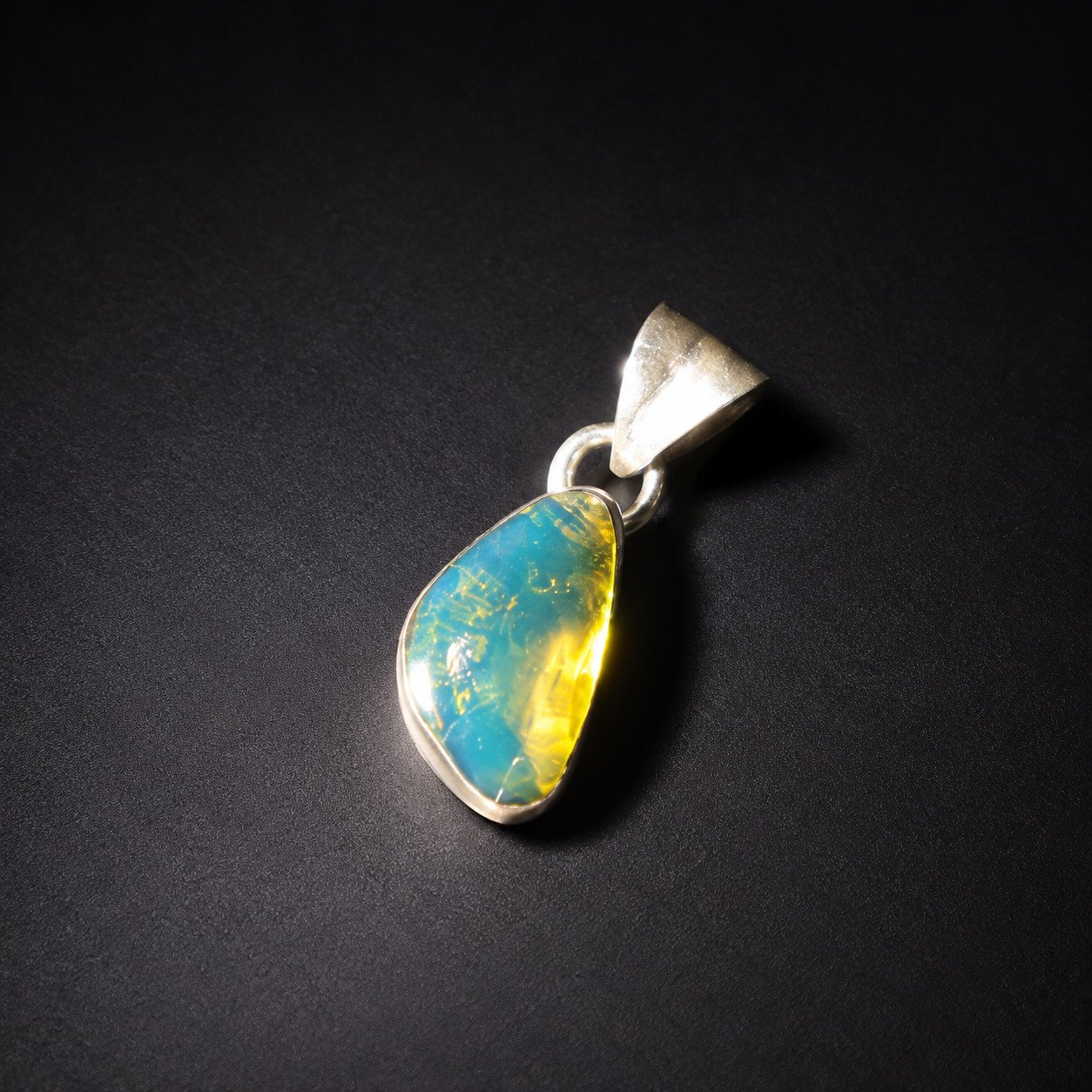 Elegant sky blue Dominican amber sterling silver pendant 1.6g – photo 2