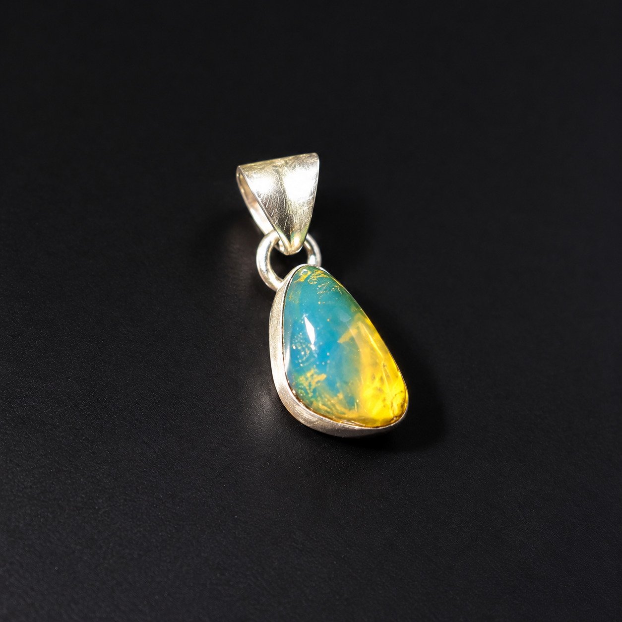 Elegant sky blue Dominican amber sterling silver pendant 1.6g – photo 3
