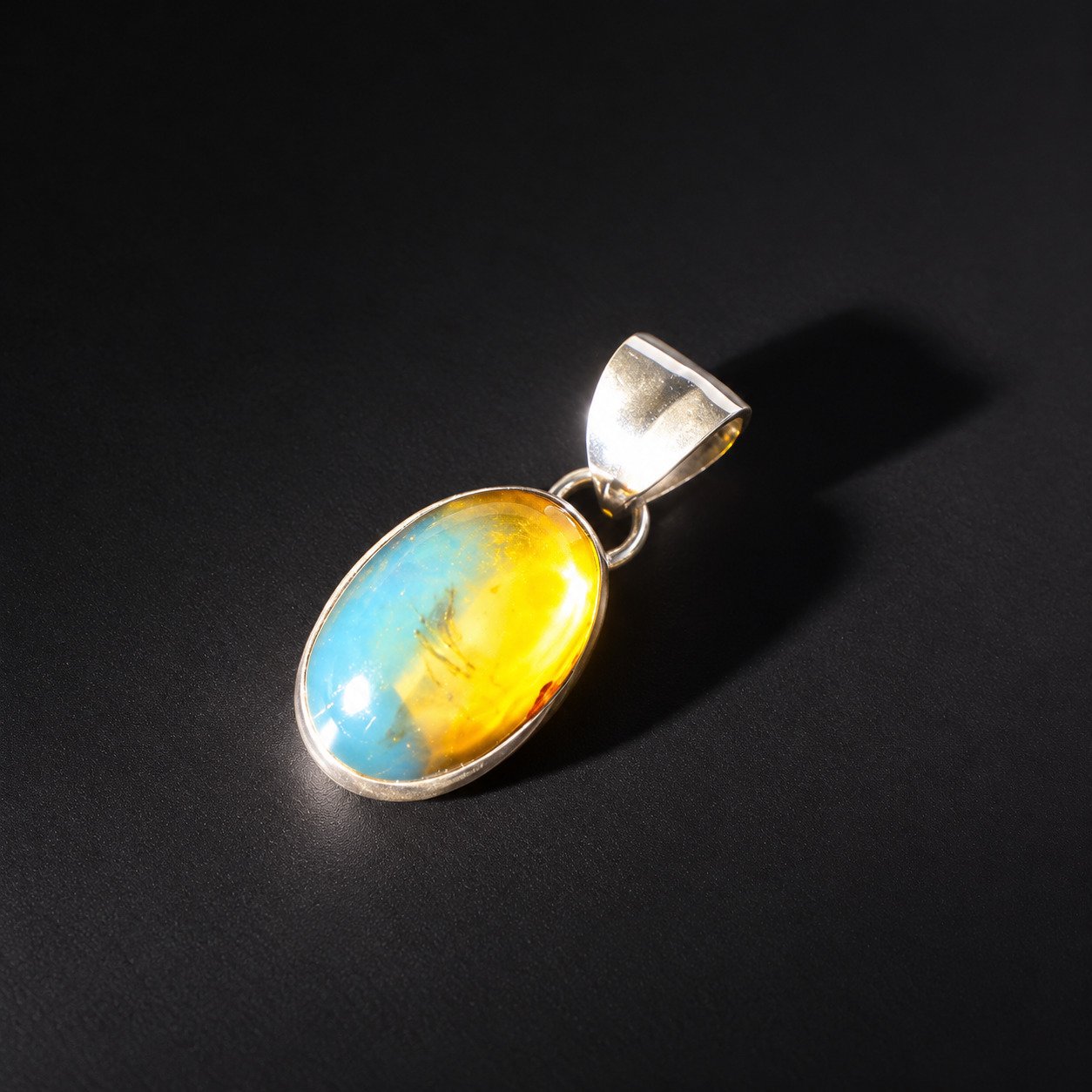 Studio made sky blue Dominican amber sterling silver pendant 1.7g – photo 3