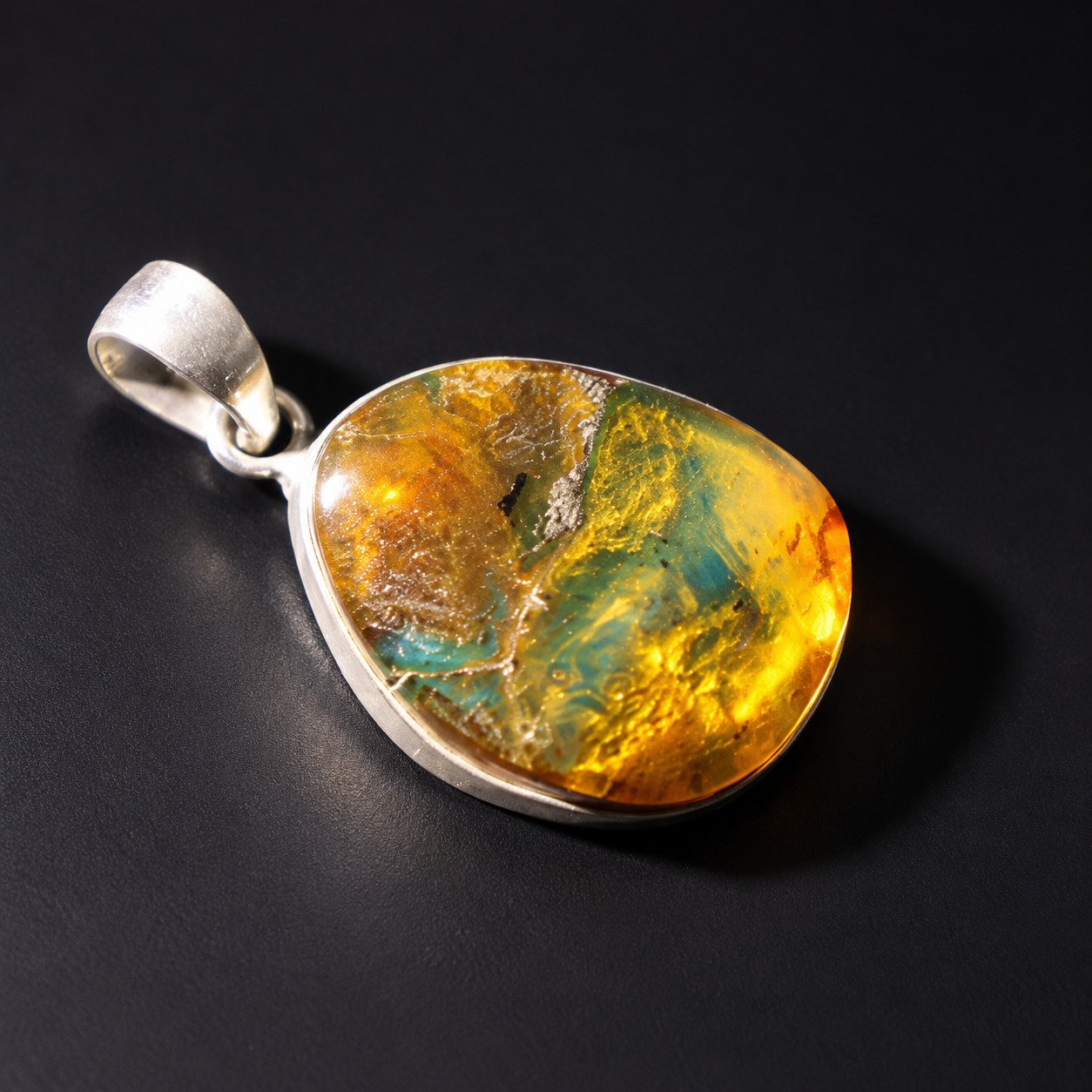 Artisan crafted yellow green brown Dominican amber sterling silver pendant 2.9g