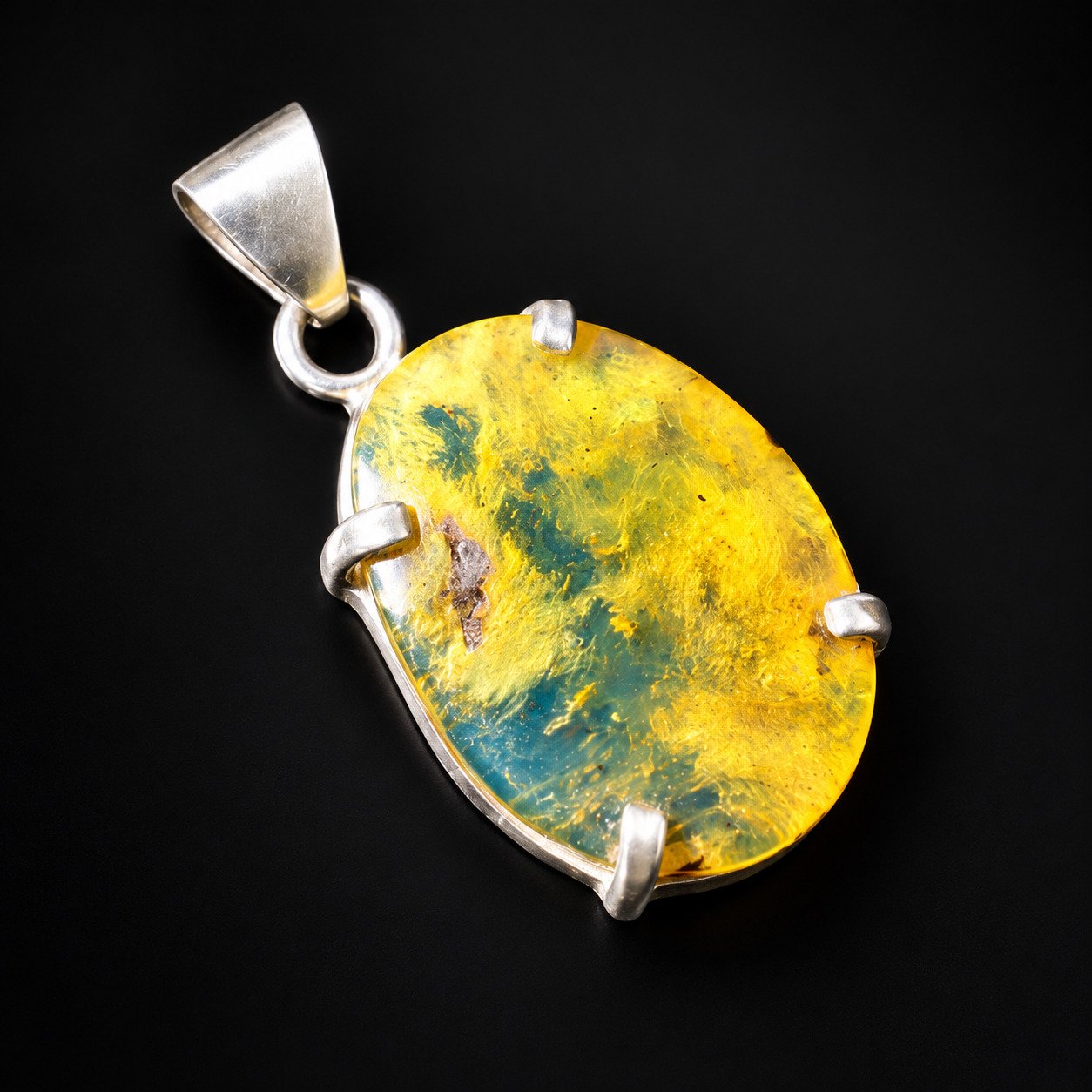 Artisan crafted yellow blue Dominican amber sterling silver pendant 2.5g