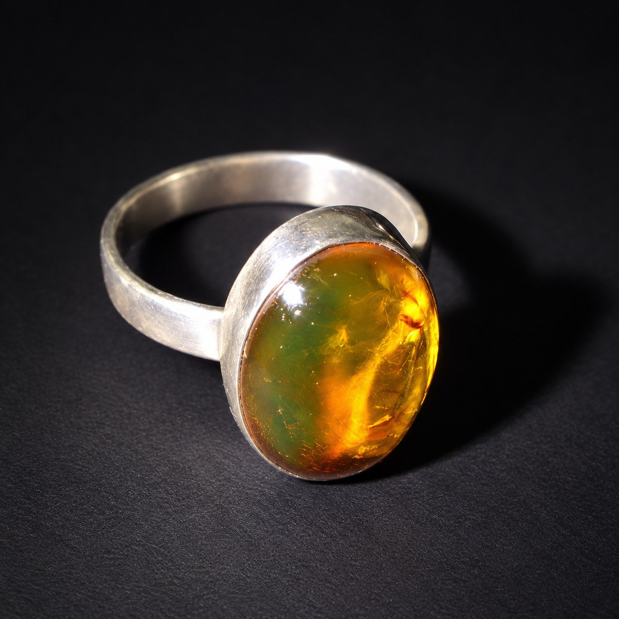 Artisan crafted orange green Dominican amber sterling silver ring 2.9g