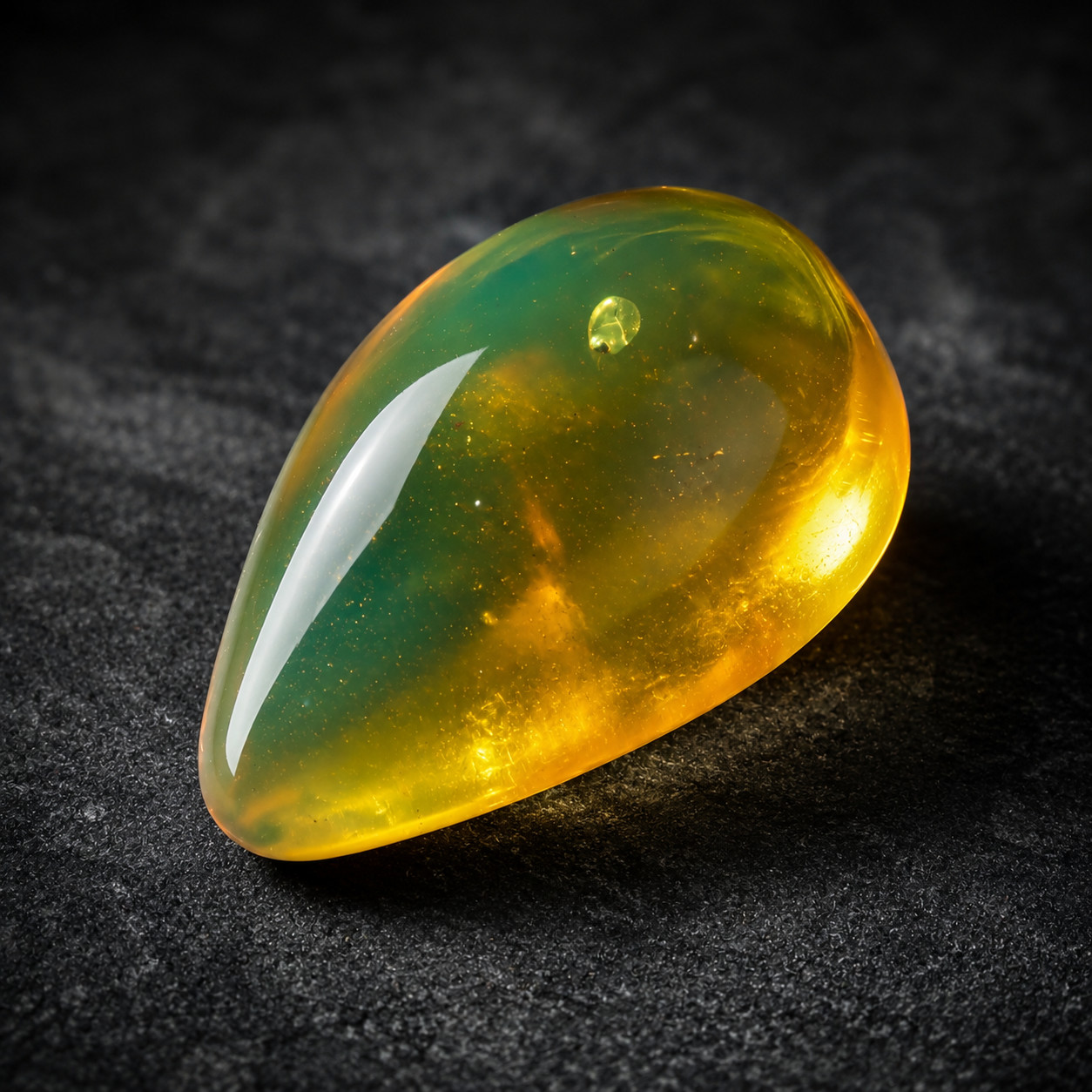 🦋 Natural Dominican Golden Amber with Preserved Organic Inclusion – 34mm 🦋